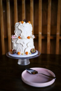 two-tiered-white-cake-figs